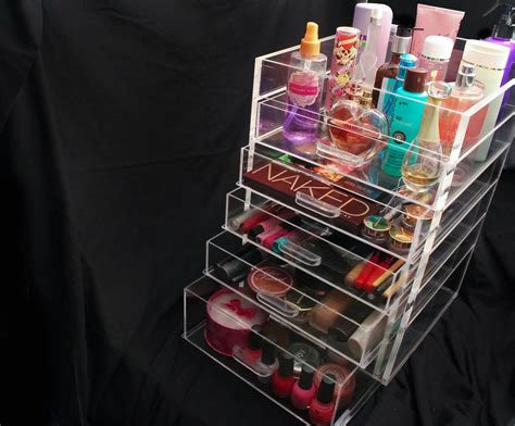 Kardashian Makeup Organizer .